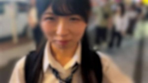 FC2-PPV-4523654 [露脸] 与穿着制服的苗条女孩发生性关係是夏季的传统。在线观看