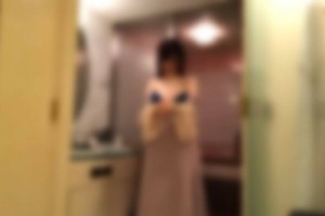 FC2-PPV-4556048 *初始数量仅限380点*“酒廊女孩沉迷于主持，生活在债务地狱-用身体来偿还”在线观看