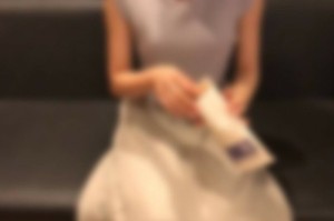 FC2-PPV-4556066 *首发数量仅限380pt*【真实故事】美丽苗条已婚女人被无情挤压注射精华*在线观看