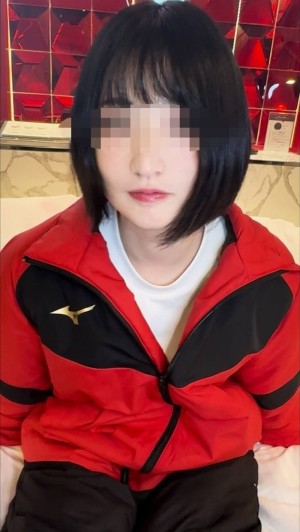 [4K-Bonus in hoher Qualität] „Die 18-jährige Kapitänin der Volleyballmannschaft von Tokio erscheint mit sichtbarem Gesicht.“ Ihr allererstes privates Creampie-Shooting, bei dem sie sich darauf vorbereitet, schwanger zu werden. *Endet, solange der Vorrat reicht.在线观看