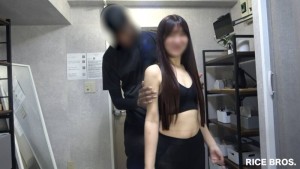 [25-jährige, schöne Bürodame, die für eine gewisse berühmte Firma arbeitet] Sie wurde im Fitnessstudio aufgegabelt, verliebte sich in ihren ersten schwarzen Schwanz und bekam eine Creampie, was definitiv zu einer Schwangerschaft führte.在线观看