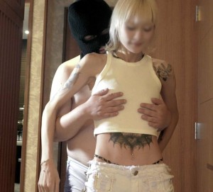 FC2-PPV-4754720 退休後第一次的震撼影片！輪盤遊戲裡和大白屌交替性交，中出高潮（上）在线观看