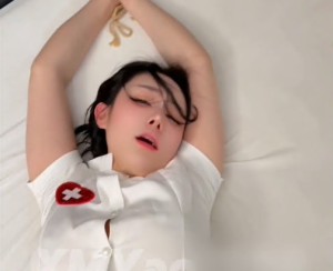 把鄙视我的护士汐梦瑤操到生娃吧！绝顶高潮内射子宫