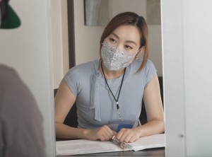 米菲兔 银行职员一边给客户办理业务一边柜台内偷偷做爱