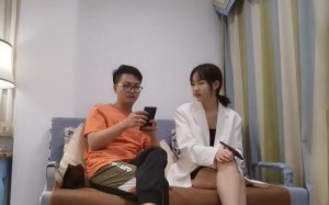 夜色精品探花10-18电话来被妹子发现偷拍翻车