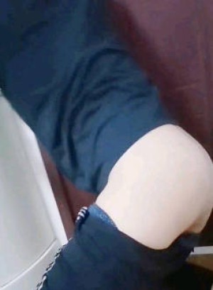 我强扒了儿子朋友的裤子骑了上去