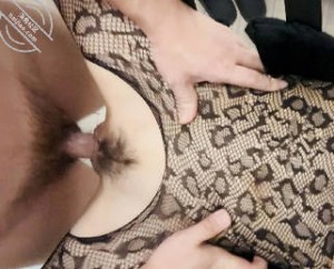 狠狠打嫂子的屁股最后口爆吞精