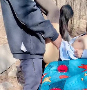 两大骚货主播直播下乡勾引农民做爱