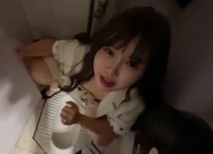 公司厕所操了小舅妈