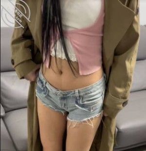 表姐跟老公吵架来我家借住被我强行操了