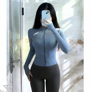 内射瑜伽裤翘臀人妻迷人的大屁股就应该狠狠后入