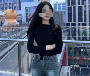 疯狂抽插堂姐的白虎骚逼把堂姐操得高潮不断