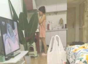 在敷面膜的老妈被我肆意玩弄着