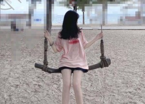 爆操生气的女儿女儿穿着学校艺术节留下的白色丝袜真是爽到怀疑人生