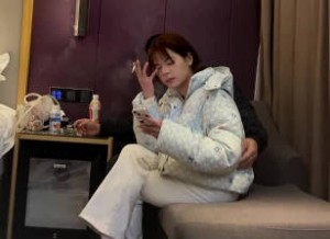 今天约了个18岁甜美可爱美少女无套内射-阿宾