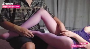 骚母狗妹妹紫色丝袜淫态撩人骚逼被哥哥狂操喷汁高潮-狂情哥哥