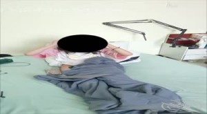 尝试新姿势干女儿