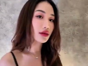 超性感三性辣妹の勾引誘惑比女人還美麗卻夾著小肉丁-寬哥